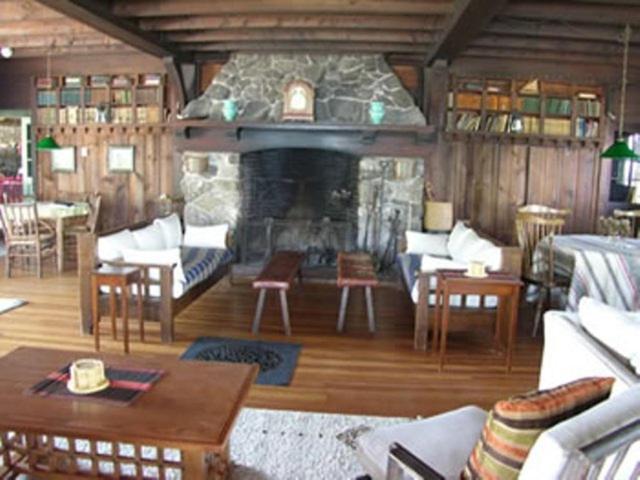 Oliver Lodge Мередит Екстериор снимка