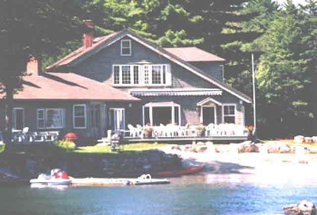 Oliver Lodge Мередит Екстериор снимка